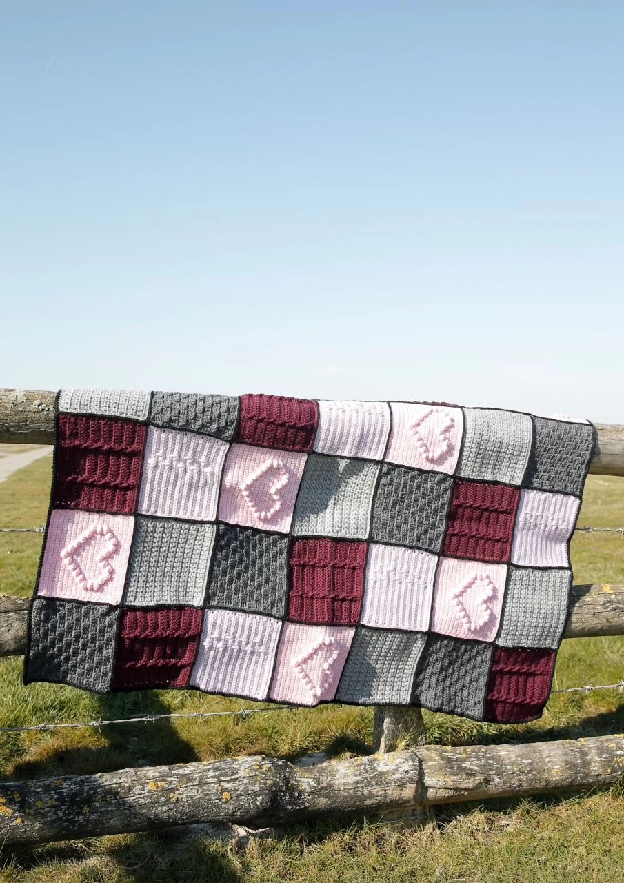 Häkeldecke "LOVE" - Design Von "SternMarie" 2 Häkeldecke "LOVE" - Design Von "SternMarie" – Bild 2