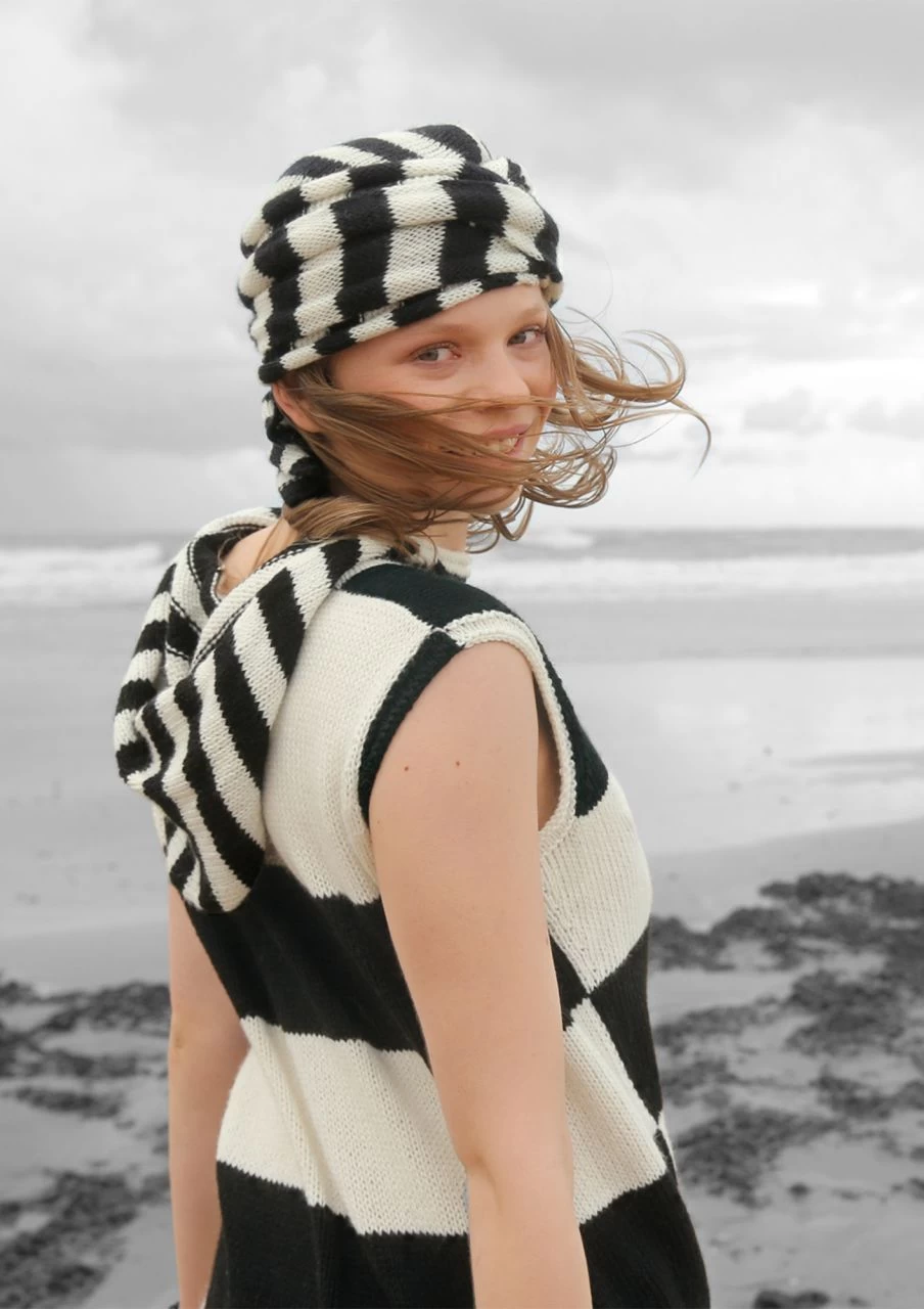 Kapuzenkleid Mit Blockstreifen 2 Kapuzenkleid Mit Blockstreifen – Bild 2