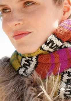 Bunter Loop -Strickwaren Geschäft R67M05 d 1280x1280