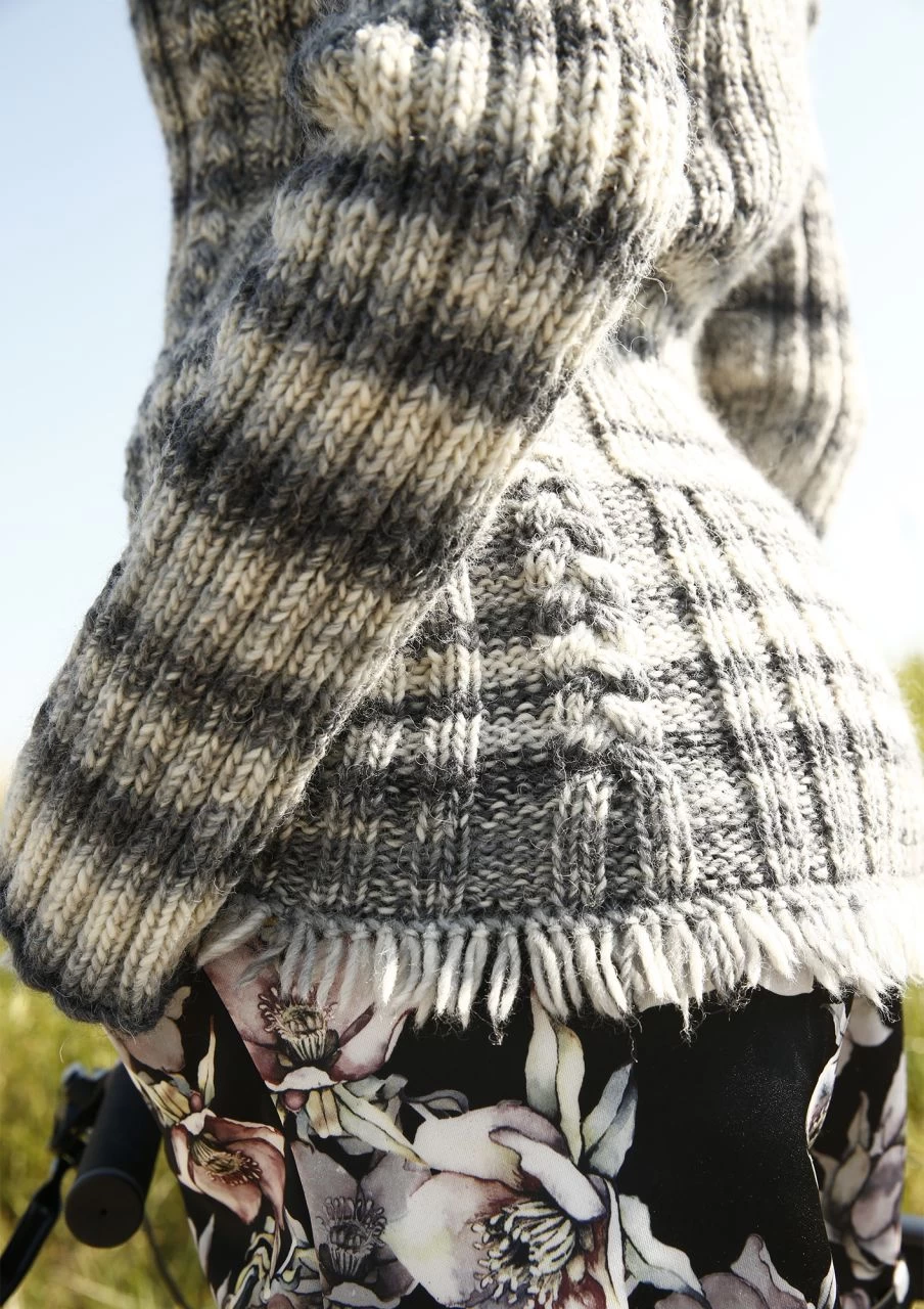 Rippenpullover Mit Zöpfen 3 Rippenpullover Mit Zöpfen – Bild 3