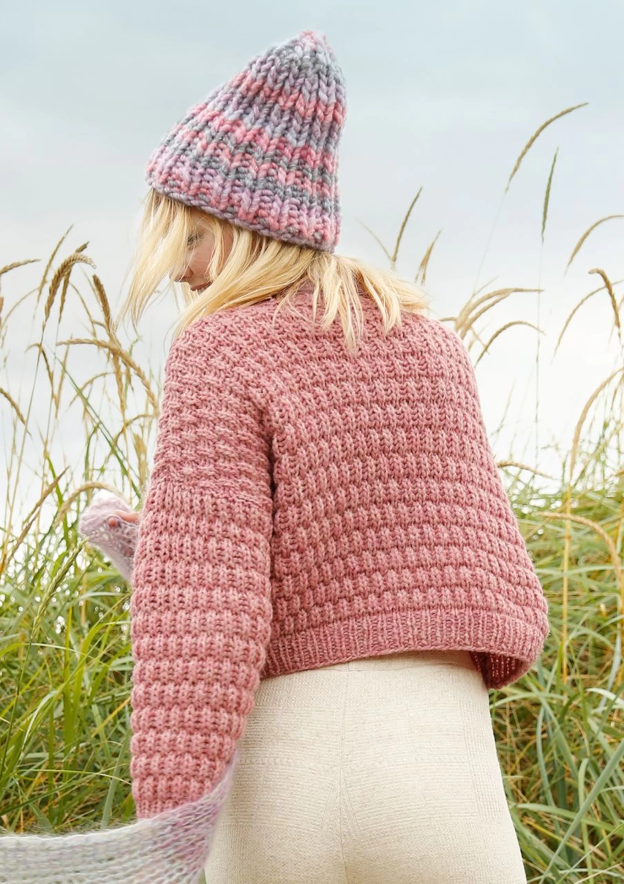 Weiter Pullover Mit Patenten Rippen 2 Weiter Pullover Mit Patenten Rippen – Bild 2