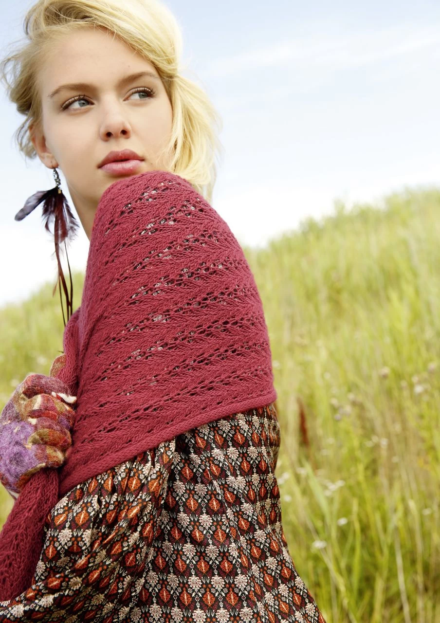 Schal Mit Lochmuster 3 Schal Mit Lochmuster – Bild 3