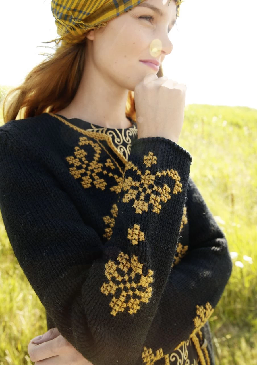 Bestickter Mantel 3 Bestickter Mantel – Bild 3