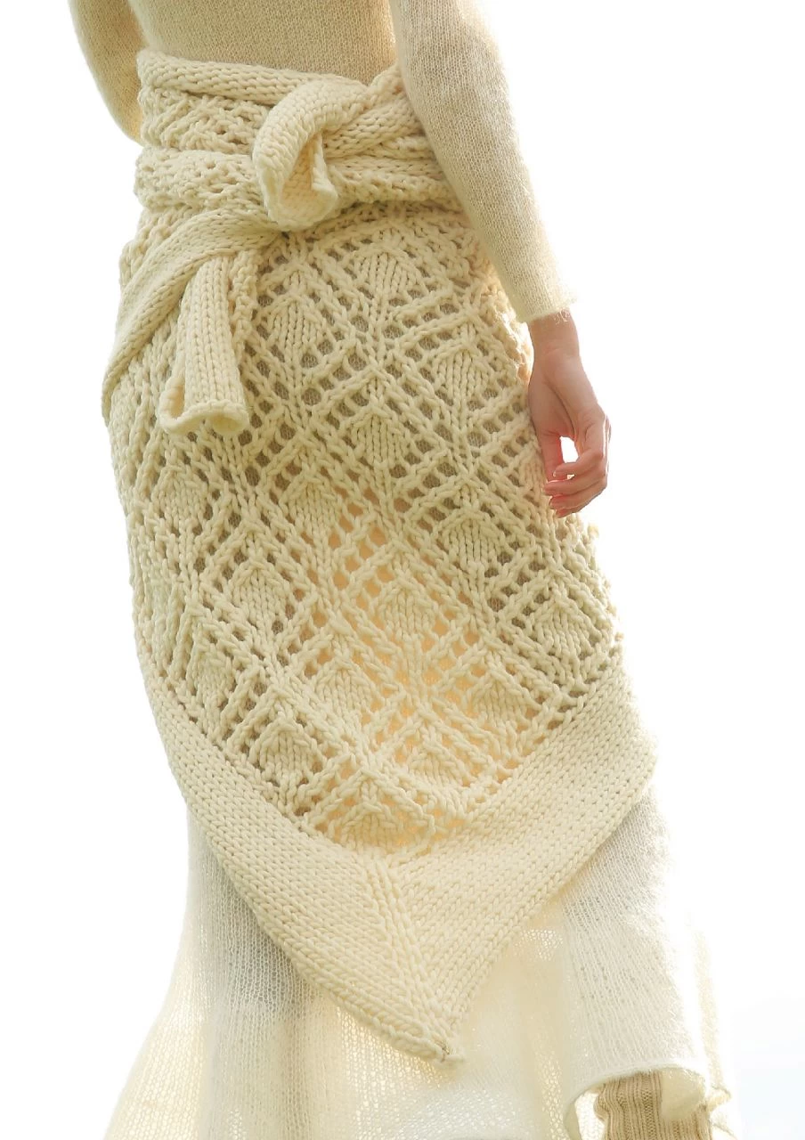 Dreiecktuch Mit Lochmuster 2 Dreiecktuch Mit Lochmuster – Bild 2