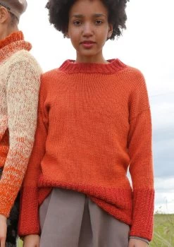 Orange-roter Pullover -Strickwaren Geschäft R71M31 c 1280x1280