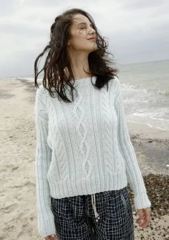 Rippenpullover Mit Zopfmustern