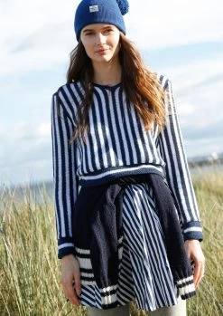 Kurzer, Längsgestreifter Pullover