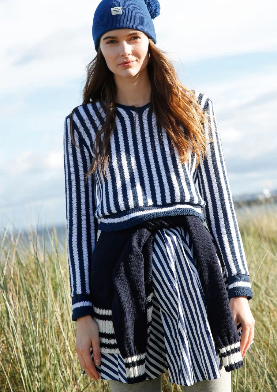 Kurzer, Längsgestreifter Pullover 1 Kurzer, Längsgestreifter Pullover