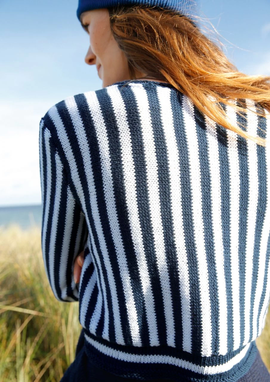 Kurzer, Längsgestreifter Pullover 6 Kurzer, Längsgestreifter Pullover – Bild 6