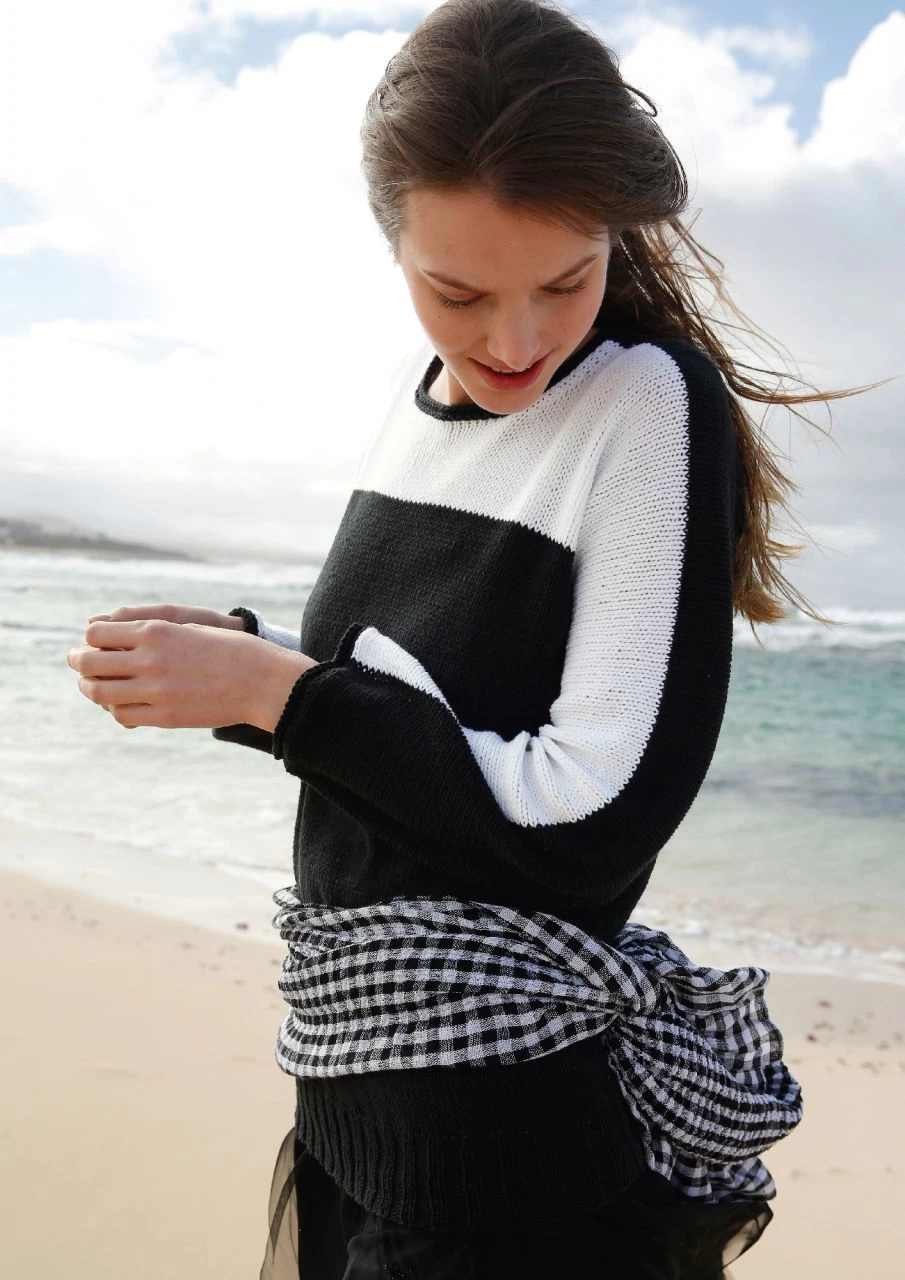 Pullover In Schwarz-Weiß 2 Pullover In Schwarz-Weiß – Bild 2