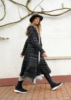 Mantel Mit Glockigem Rock