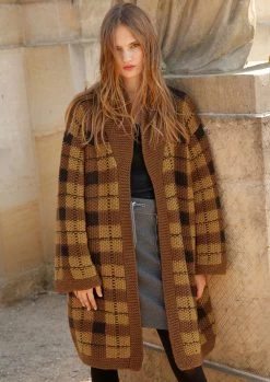 Karierter Mantel Im Perlmuster