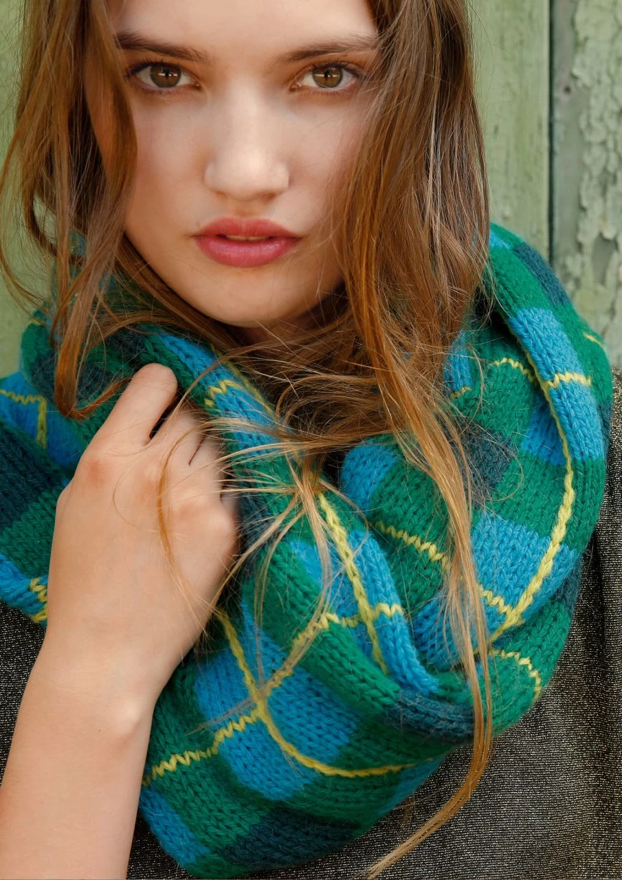 Loop Mit Karomuster 2 Loop Mit Karomuster – Bild 2