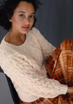 Pullover Mit Zopfstruktur -Strickwaren Geschäft R78M27 b Pullover mit Zopfstruktur 1280x1280