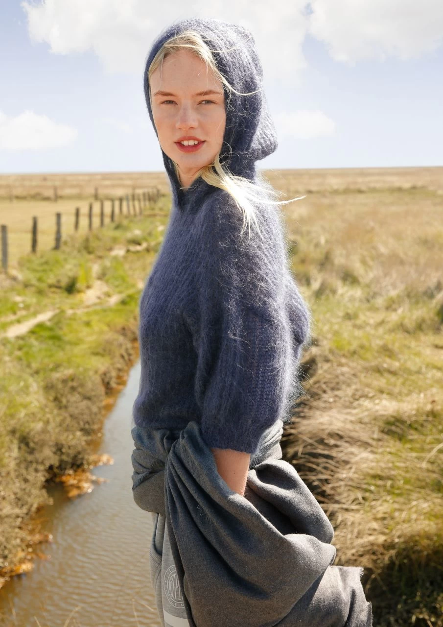 Kurzer Kapuzen-Pullover 1 Kurzer Kapuzen-Pullover