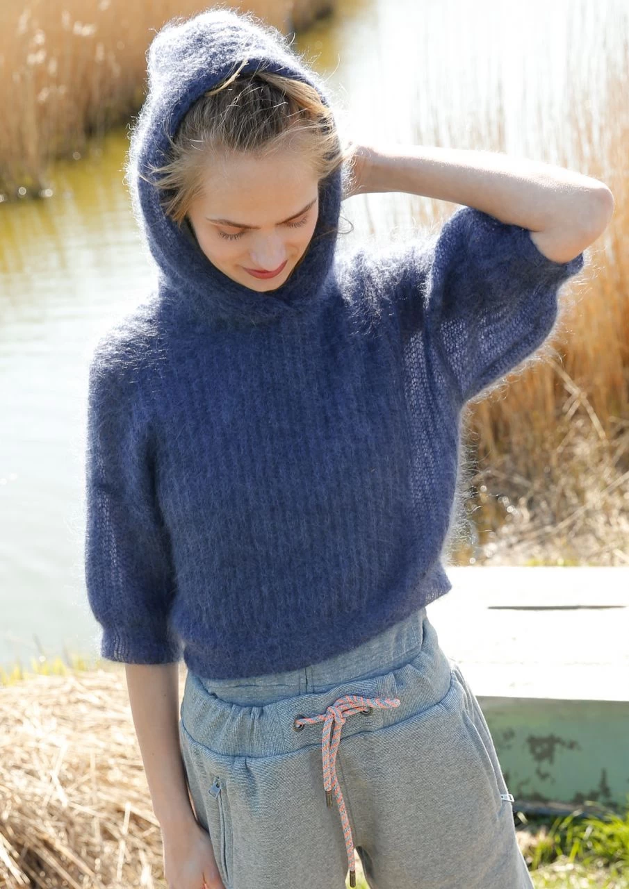 Kurzer Kapuzen-Pullover 4 Kurzer Kapuzen-Pullover – Bild 4