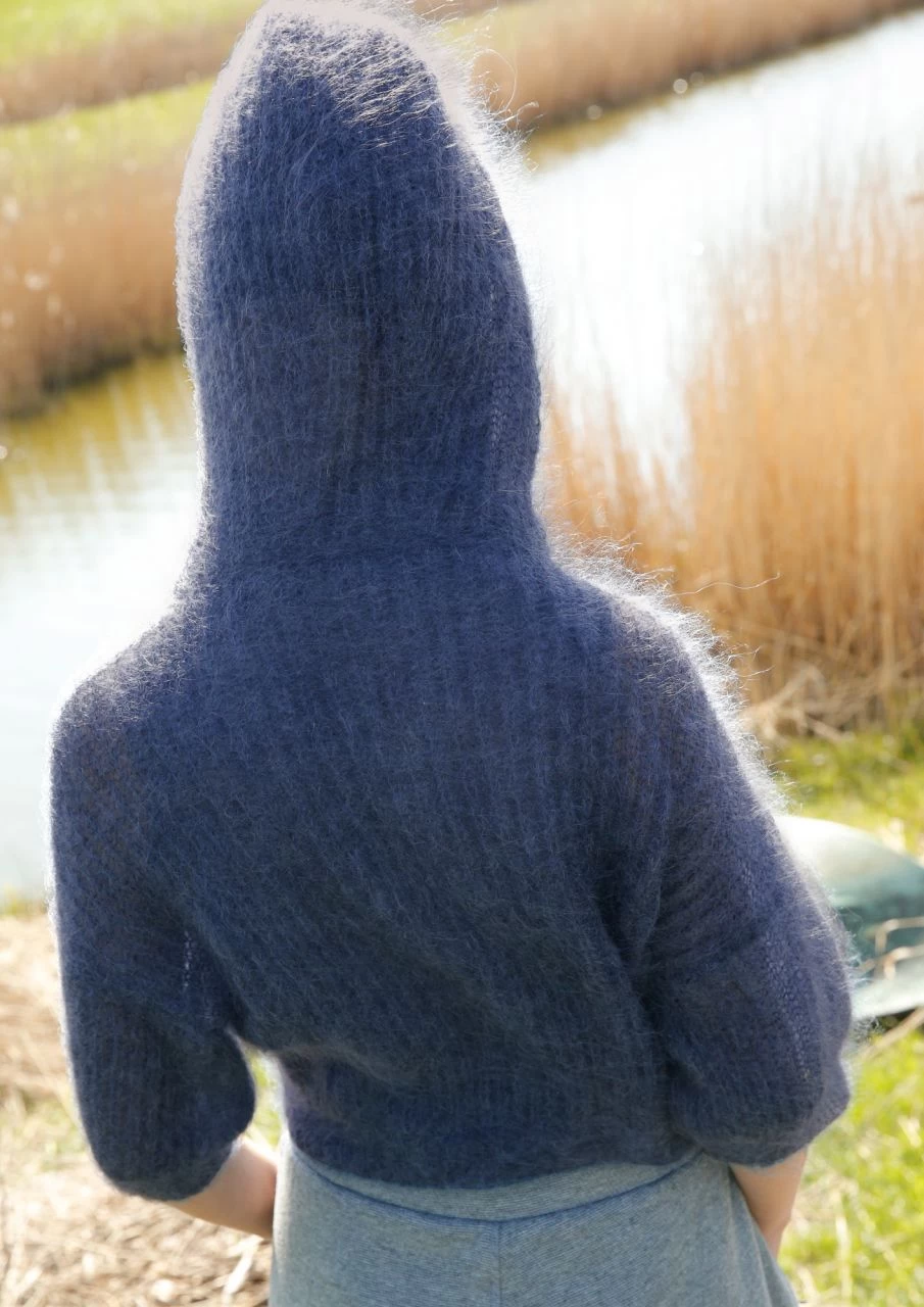 Kurzer Kapuzen-Pullover 5 Kurzer Kapuzen-Pullover – Bild 5