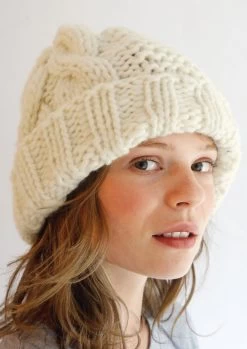 Dicke Mütze Mit Zopfmuster -Strickwaren Geschäft R80M08 a Dicke Muetze mit Zopfmuster 1280x1280