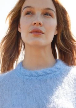 Zarter Pullover Mit Zopfblende -Strickwaren Geschäft R80M10 e 1280x1280