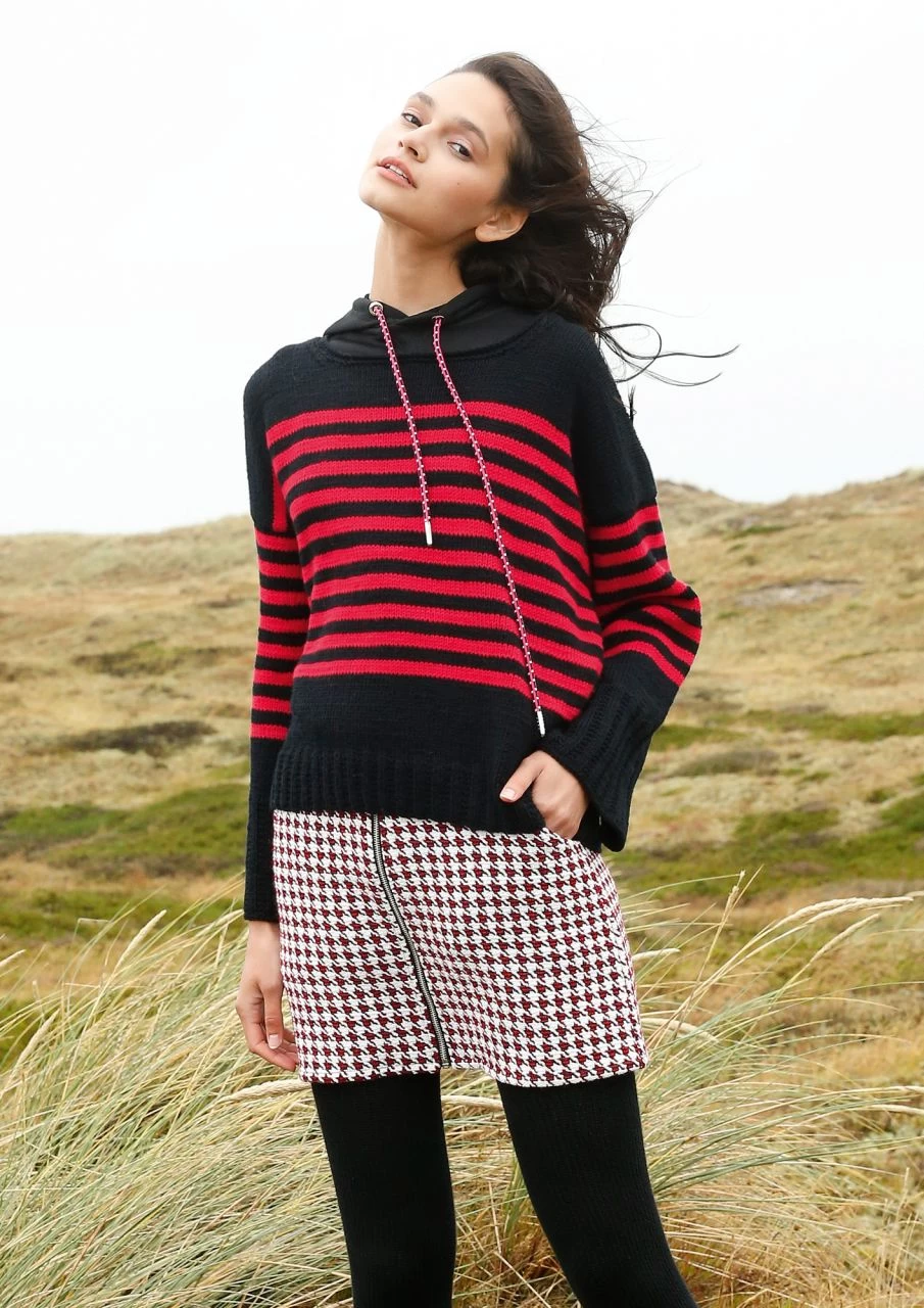 Zweifarbiger Ringelpullover 5 Zweifarbiger Ringelpullover – Bild 5