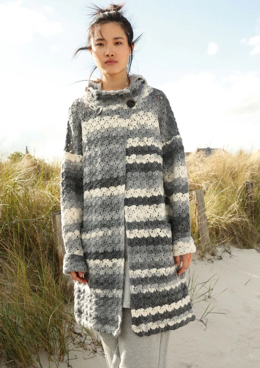 Gehäkelte Longjacke Alsterblick 1 Gehäkelte Longjacke Alsterblick