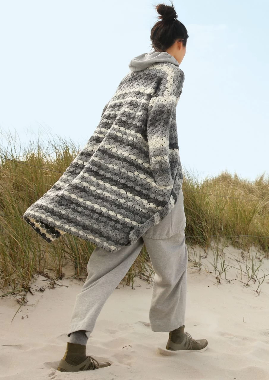 Gehäkelte Longjacke Alsterblick 4 Gehäkelte Longjacke Alsterblick – Bild 4