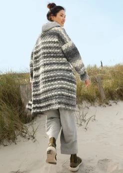 Gehäkelte Longjacke Alsterblick 11 Gehäkelte Longjacke Alsterblick -Strickwaren Geschäft R85DASC001 g 1280x1280