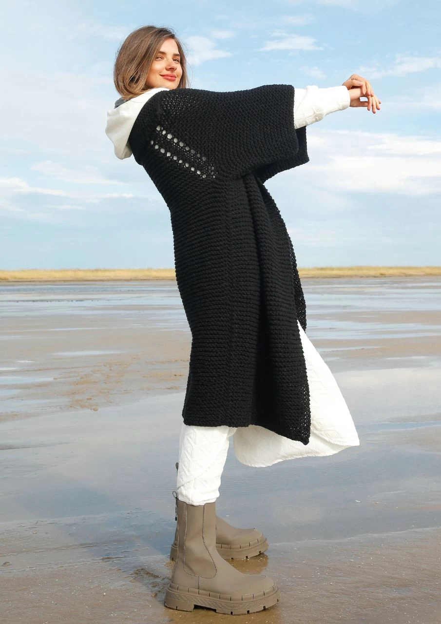 Strickmantel Black Beauty 6 Strickmantel Black Beauty – Bild 6