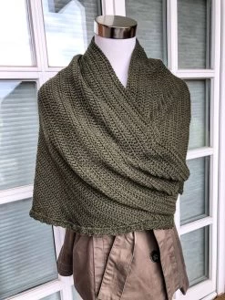 Dreieckstuch Brianne -Strickwaren Geschäft RO EVWI 003 Tuch Brianna a WEB 1280x1280